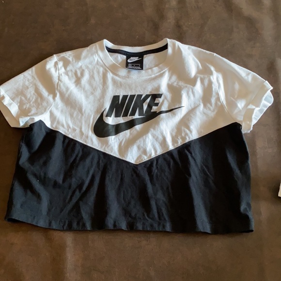 Women’s 9 Shirt Bundle (Nike, Vans, etc.) - Picture 4 of 10